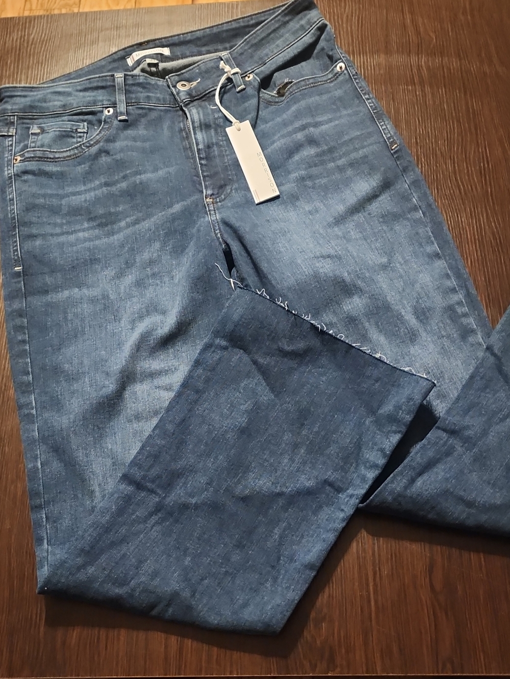 Women’s Straight-Leg Jeans in Medium Blue